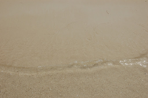 ホンダベイアイランドホッピング － 波打ち際の砂