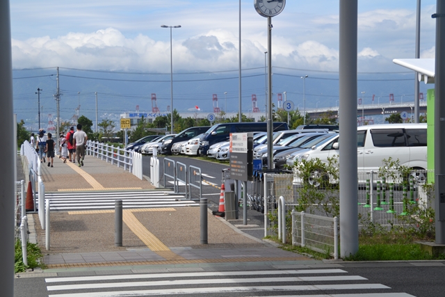 神戸空港　－　神戸空港からベイシャトルターミナルビルを望む