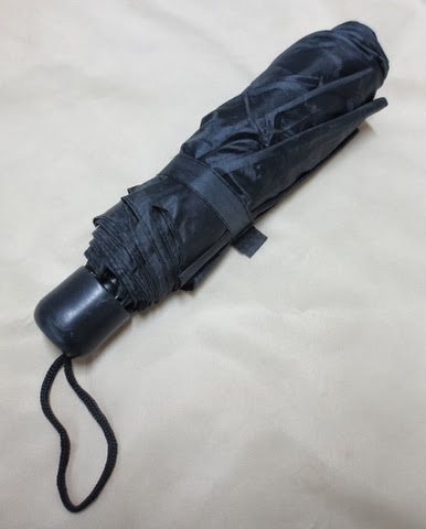 アンヘレスのフィールズで買った傘　－　折り畳み時