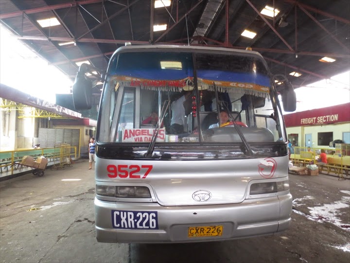 フィリピンラビットの乗車バス