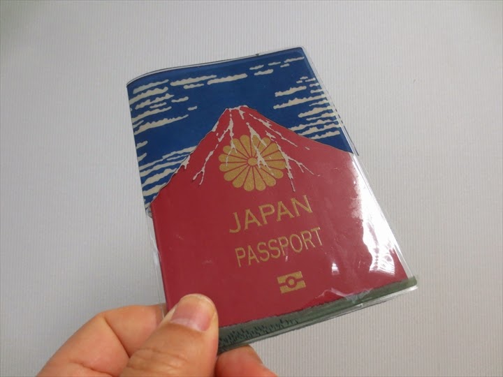 赤富士パスポートカバーの表面