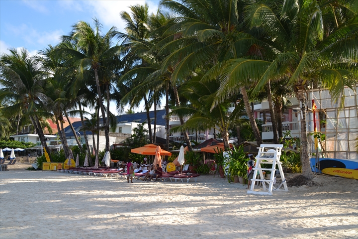 ボラカイバンカートリップ － ホテル前のビーチ