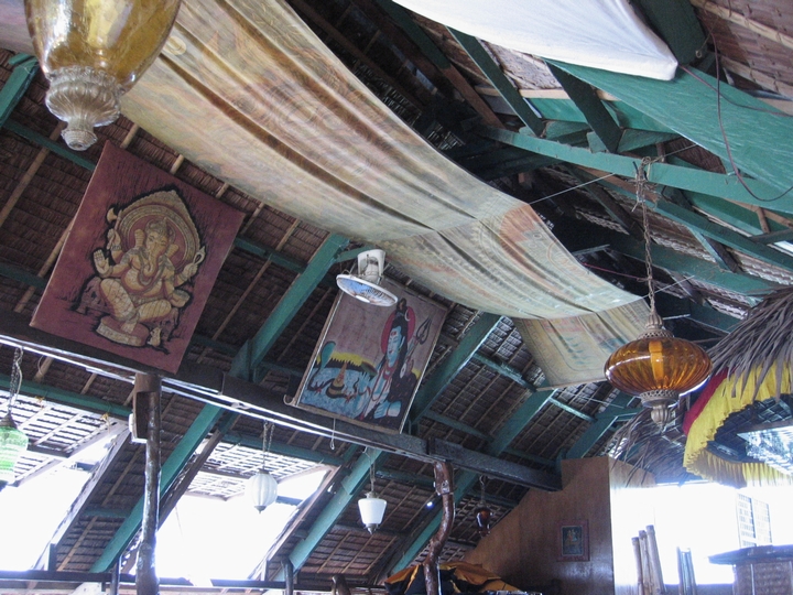 ボラカイ ツルゥ フード － ボラカイの印度料理店２階の天井