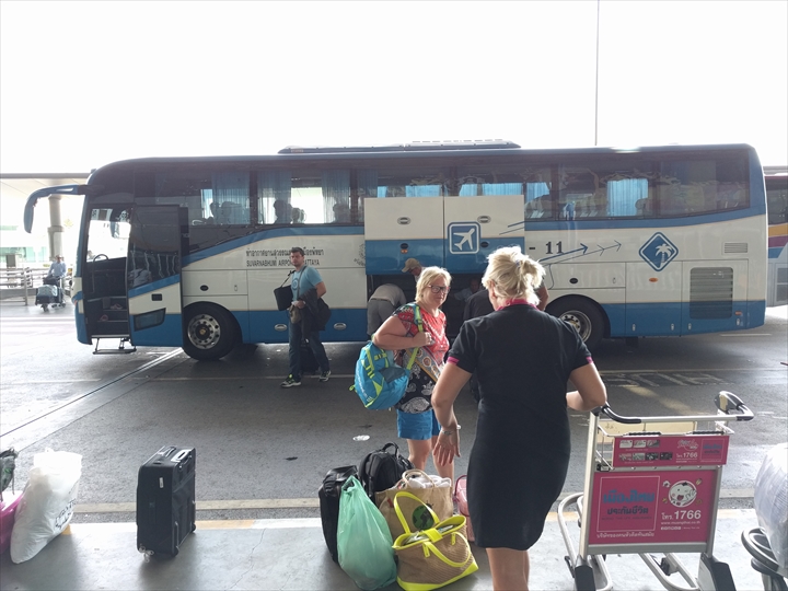 パタヤからスワンナプーム国際空港までバスで行く（空港へ到着）