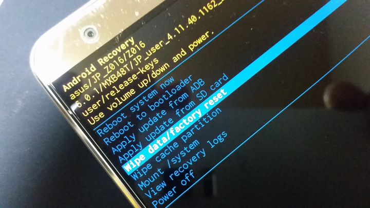 ZenFone 3 Deluxe (ZS570KL)をファクトリーリセットする方法（２）