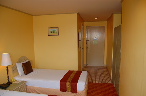 マンゴパークホテル　ホテルの内部　シングルベットのツインルーム