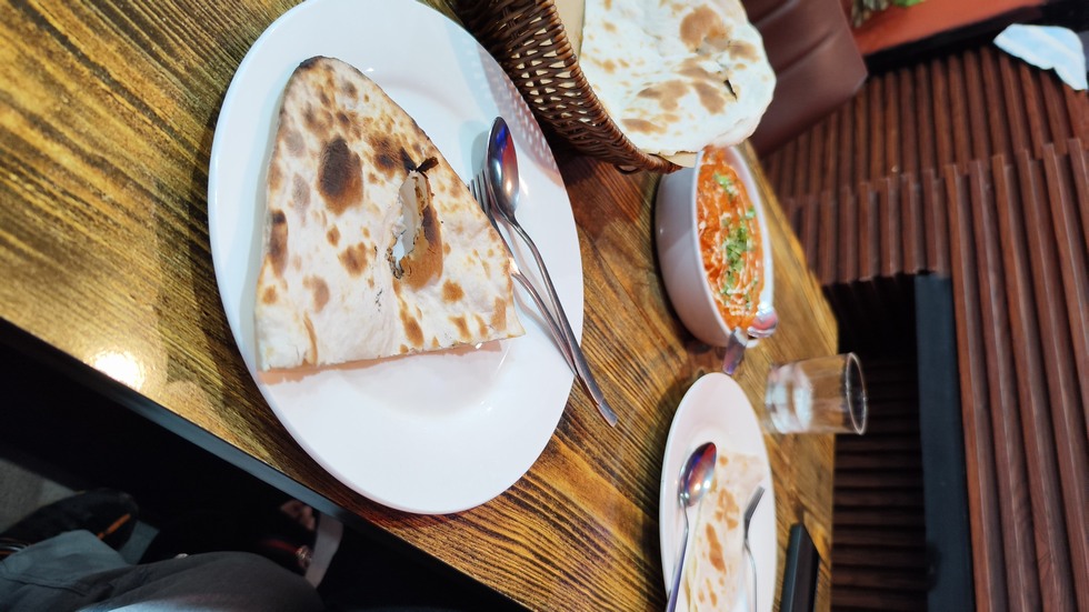 アンヘレスで飲み食いした話 カレー店　ナンとタンドリーチキン