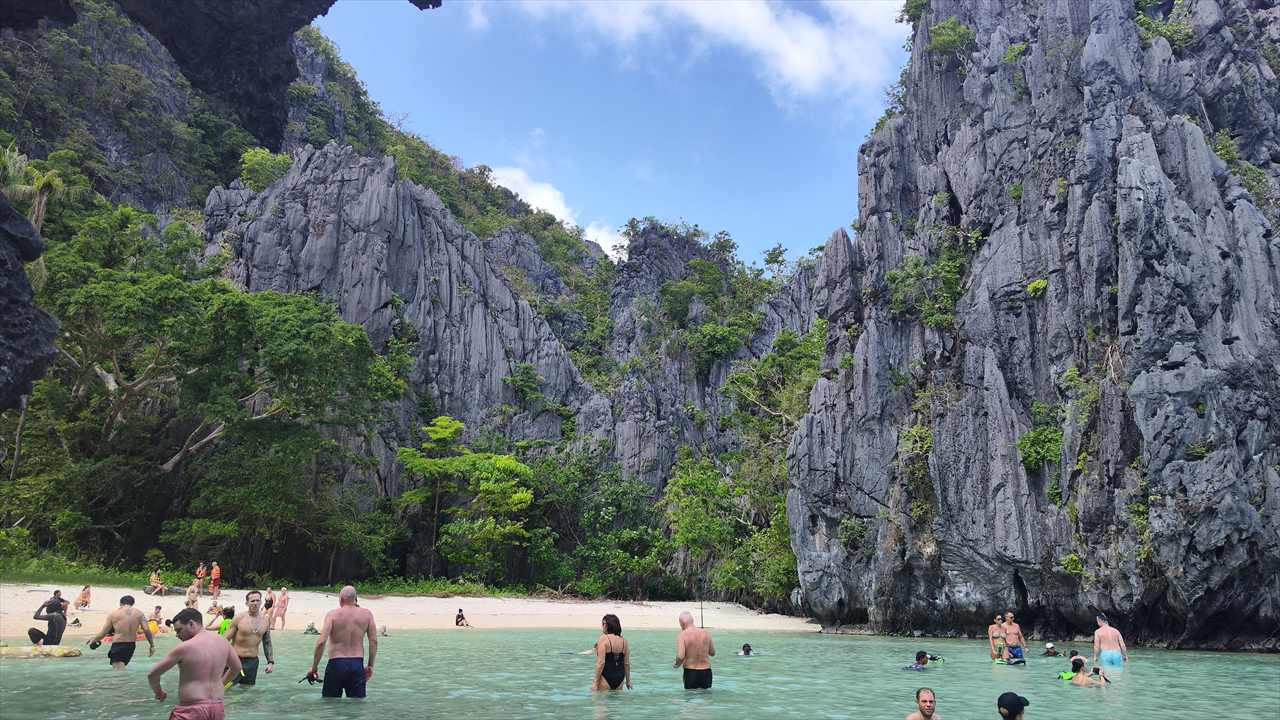 エルニドのアイランドホッピングについて（島のビーチ１）