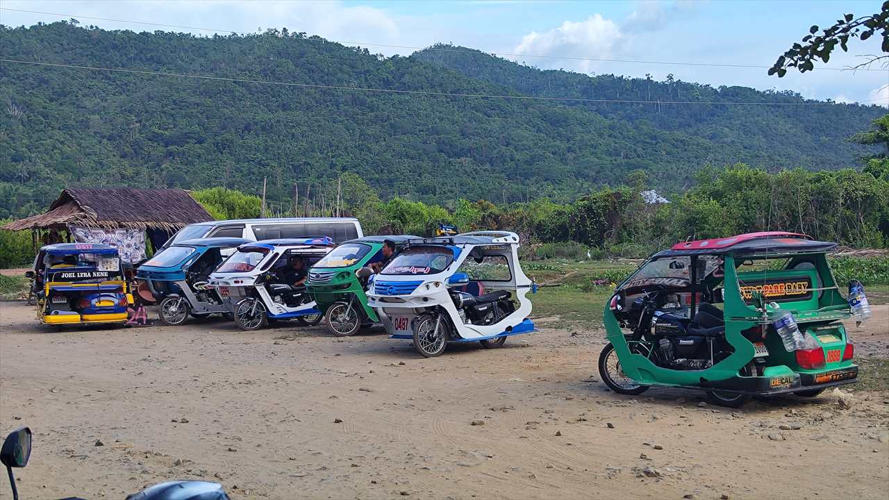 エルニド旅行　トゥクトゥク