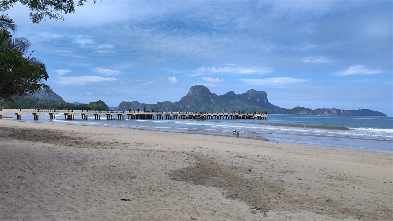 リオビーチ（左）