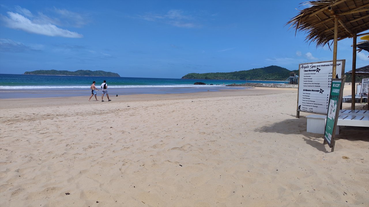 ナクパンビーチ(右)