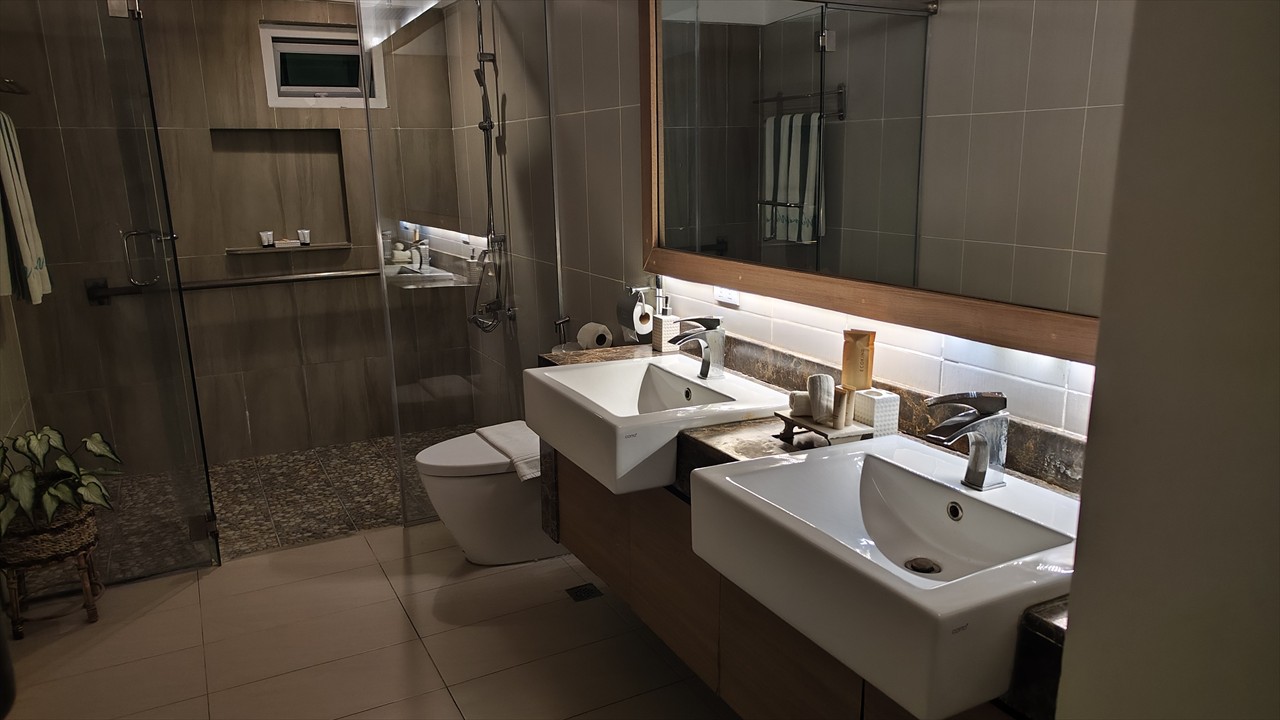 ウィークエンズ エル ニド ビーチ リゾート（洗面＆シャワー＆トイレ）