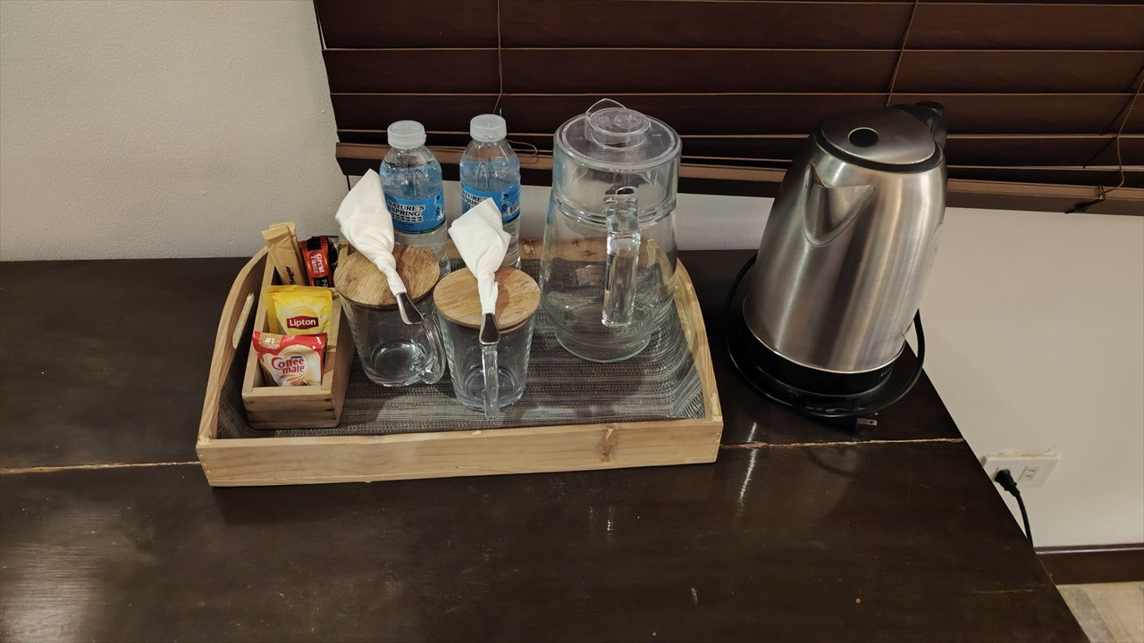 ウィークエンズ エル ニド ビーチ リゾート（ミネラルウォーター）