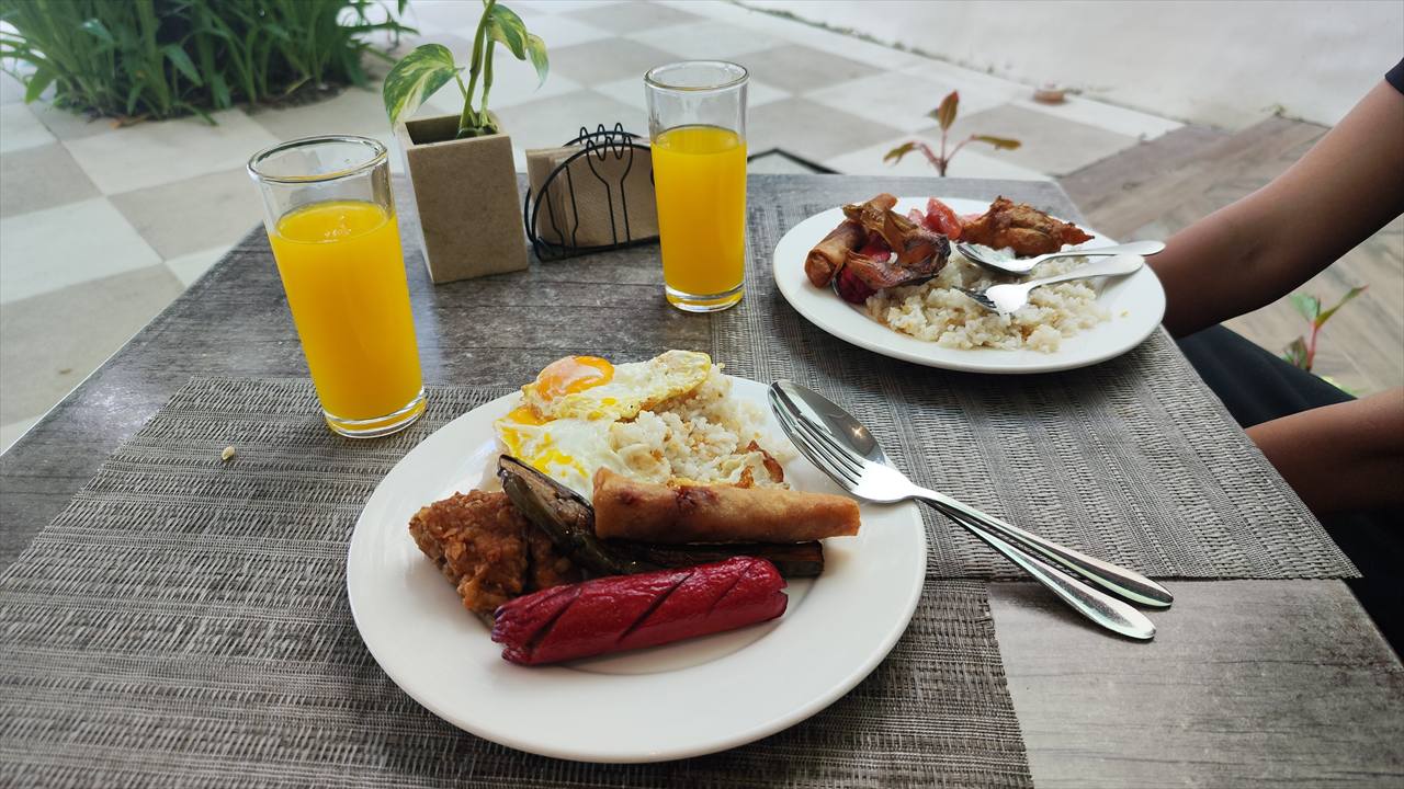 ウィークエンズ エル ニド ビーチ リゾート（朝食１）