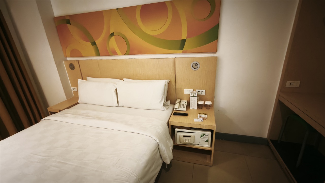 Go Hotels Ermita クィーンベッド