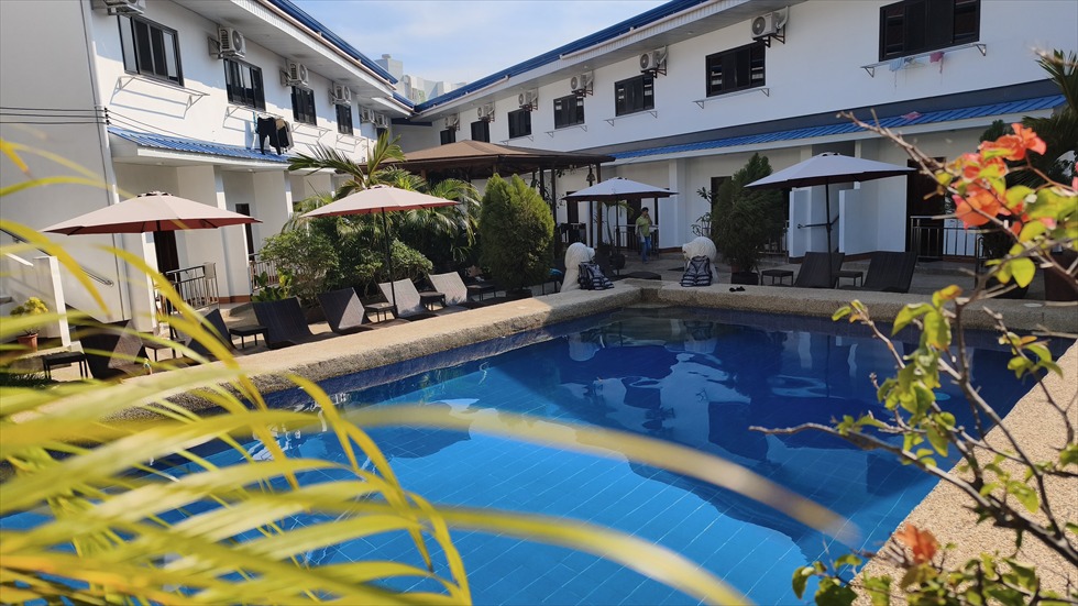 MGH alona resort 滞在期(プールの様子1)