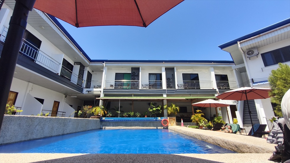 MGH alona resort 滞在期(プールの様子3)
